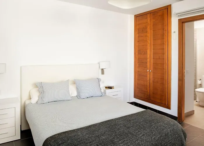 De La Marina Playa Blanca (Lanzarote)